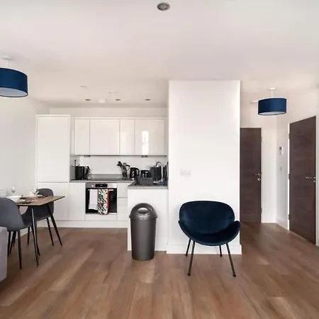 Snug 1Br Apt, 4Ktv-Free Parking Manchester Exterior photo