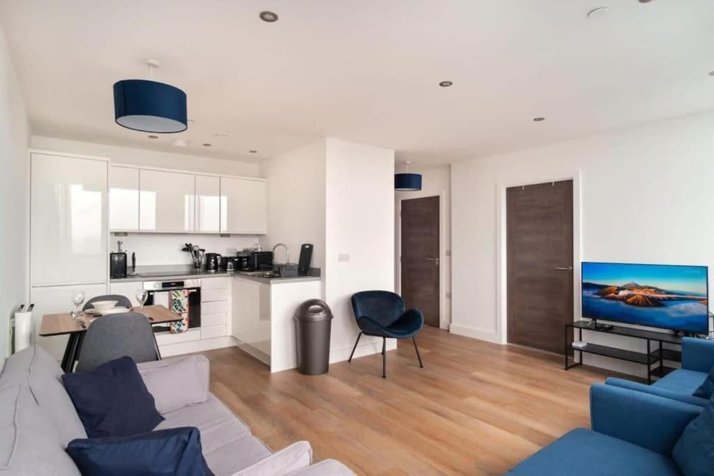 Snug 1br Apt, 4ktv-free Parking Apartment *