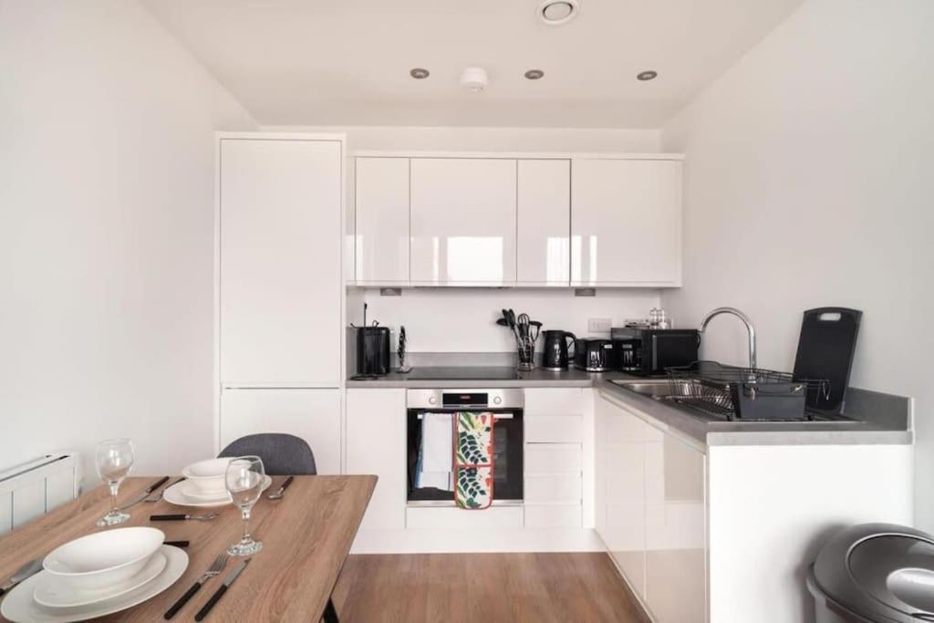 Snug 1br Apt, 4ktv-free Parking